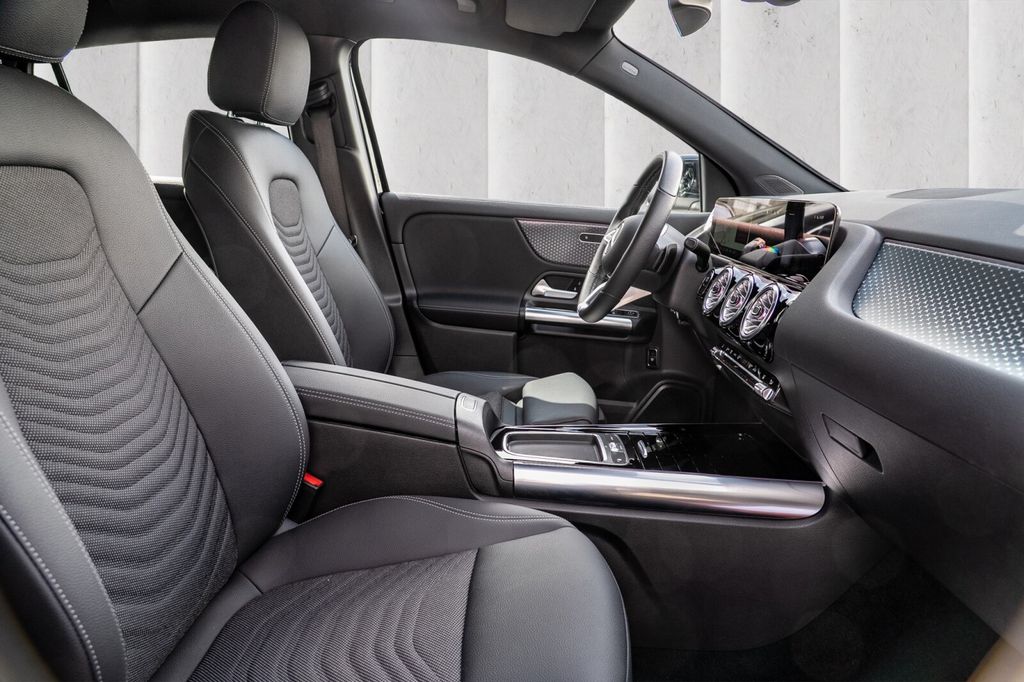 Mercedes-Benz EQA 2024