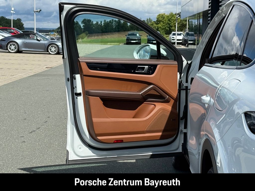 Porsche Cayenne 2021