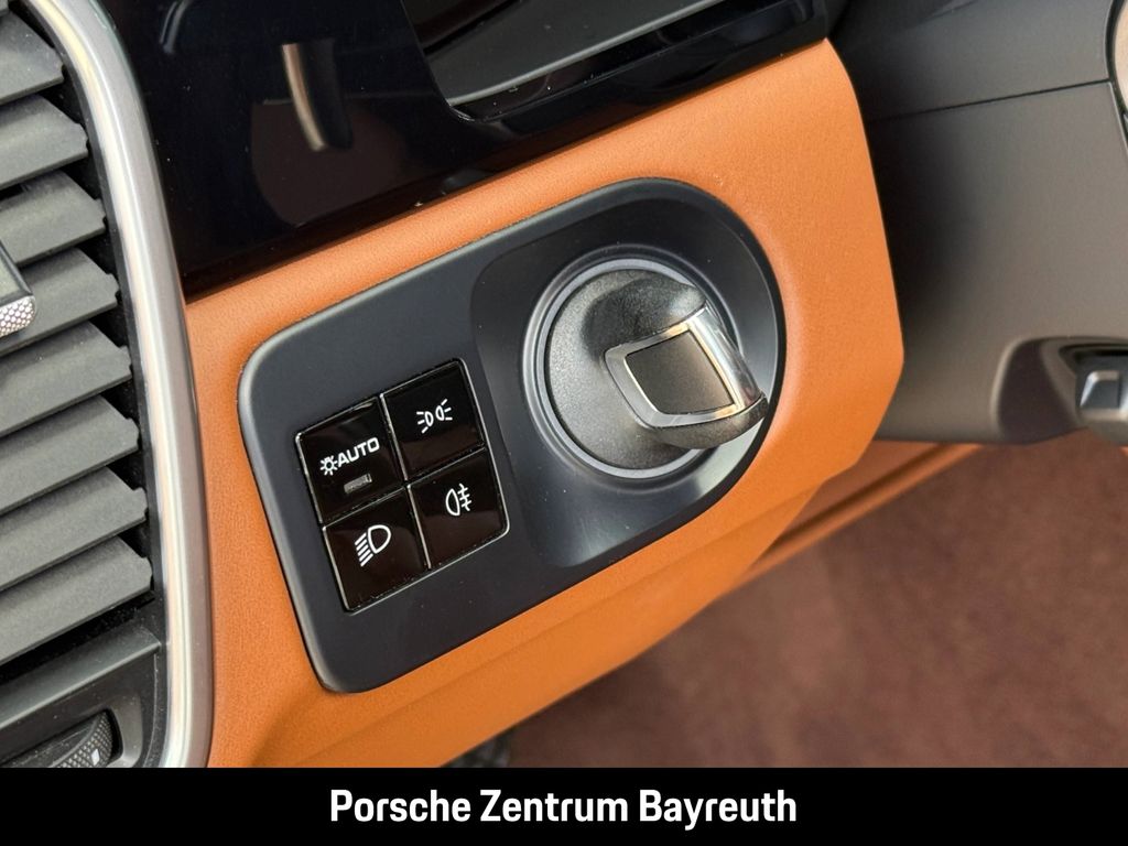 Porsche Cayenne 2021