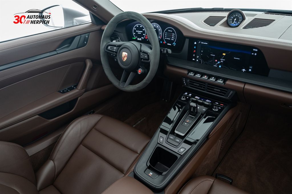 Porsche 992 2025