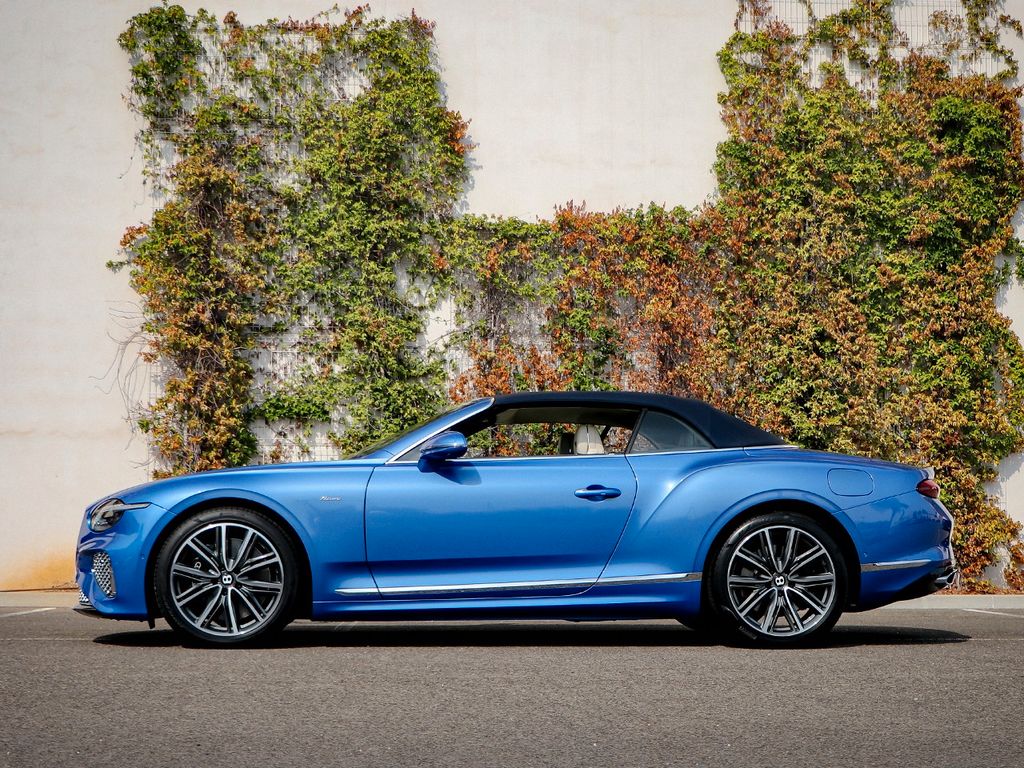 Bentley Continental GTC 2025