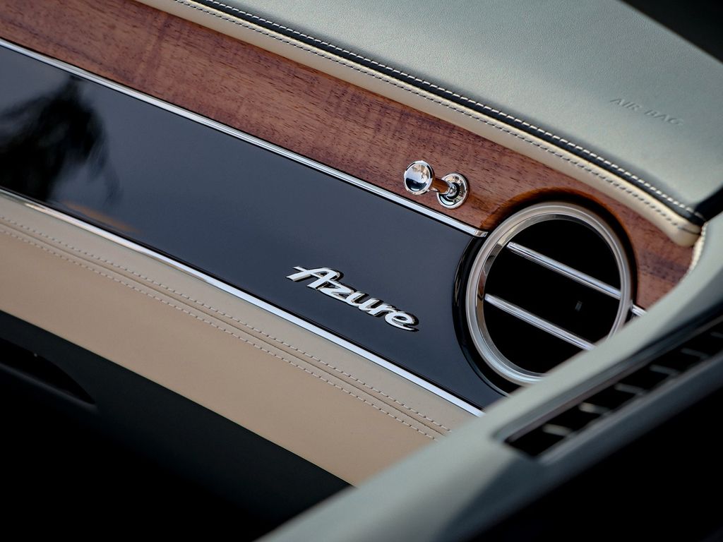 Bentley Continental GTC 2025