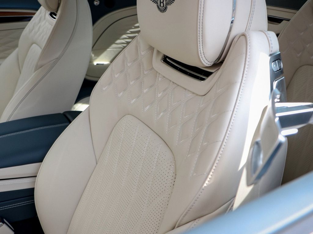Bentley Continental GTC 2025