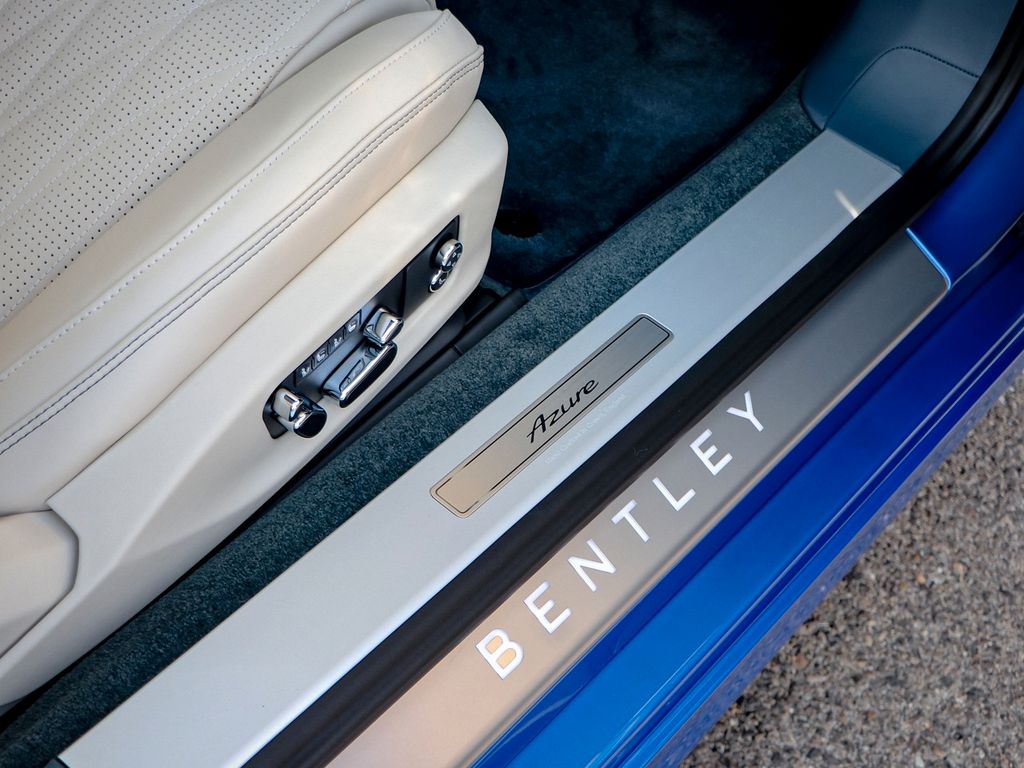 Bentley Continental GTC 2025