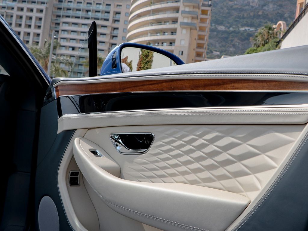 Bentley Continental GTC 2025