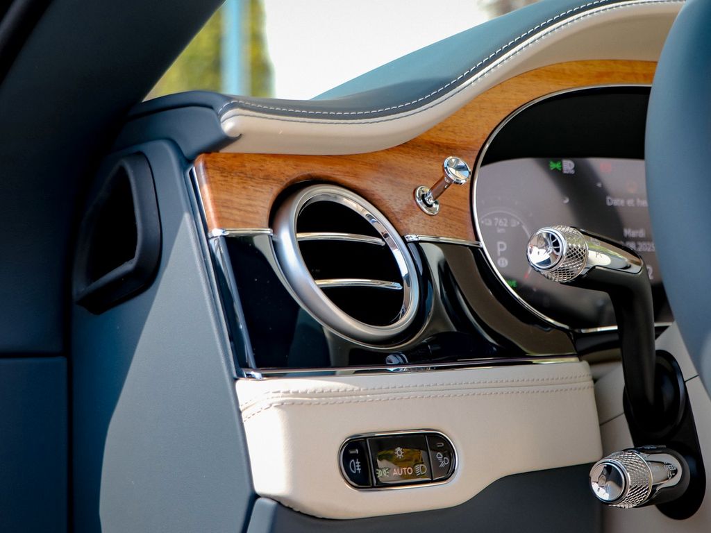 Bentley Continental GTC 2025