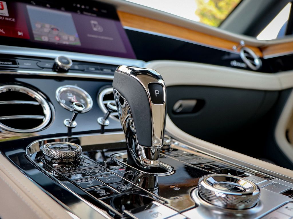 Bentley Continental GTC 2025