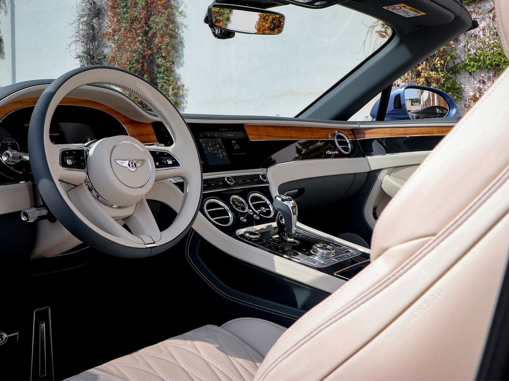 Bentley Continental GTC 2025