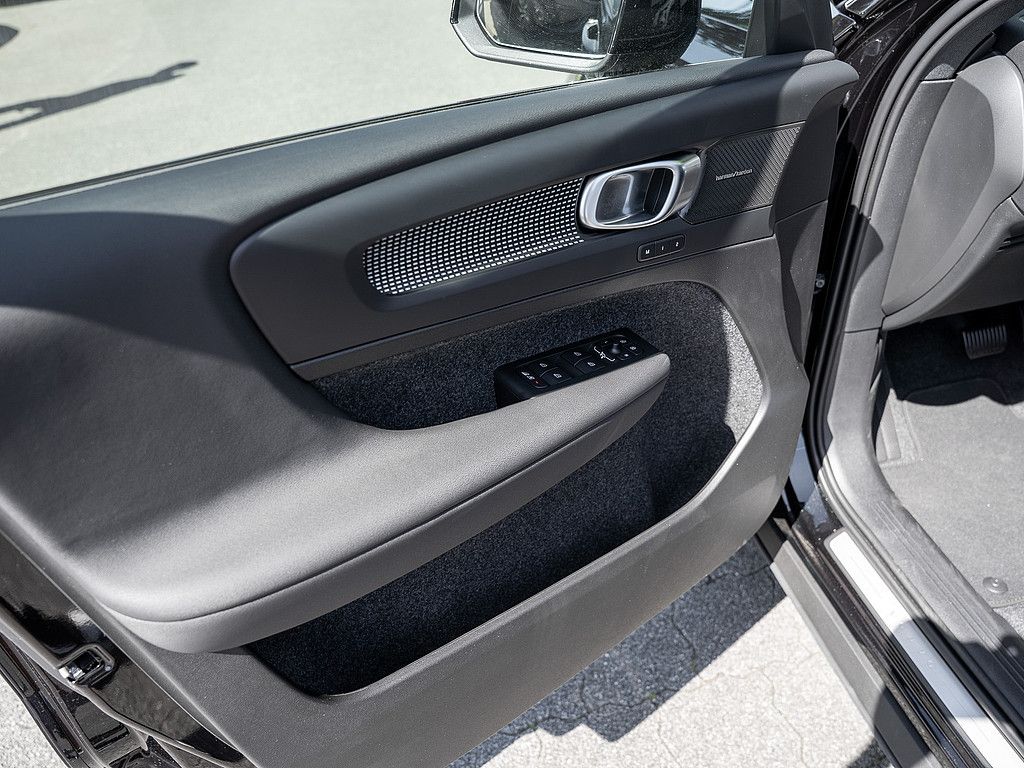 Volvo XC40 2025