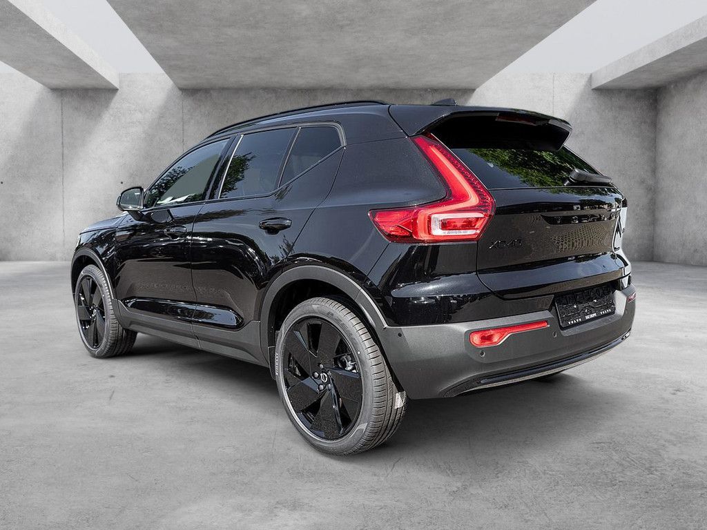 Volvo XC40 2025