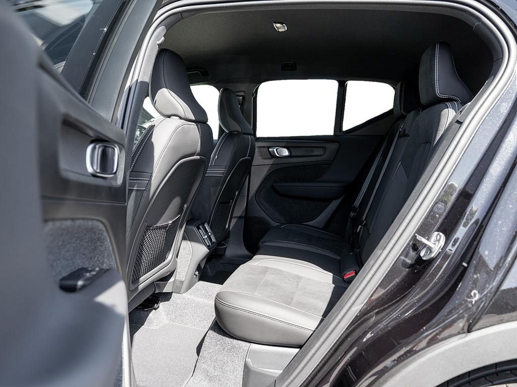 Volvo XC40 2025