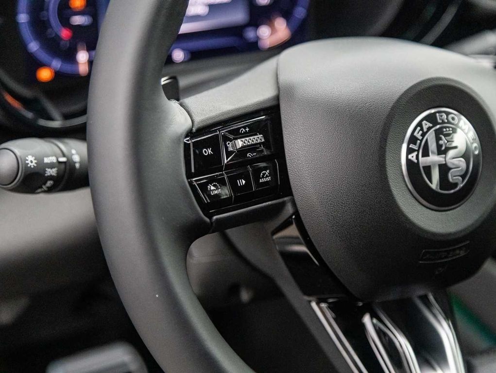 Alfa Romeo Junior 2025