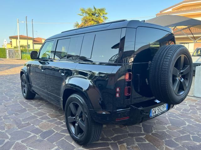 Land Rover Defender 2024