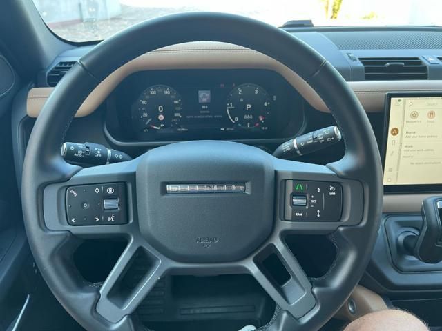 Land Rover Defender 2024