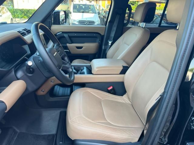 Land Rover Defender 2024