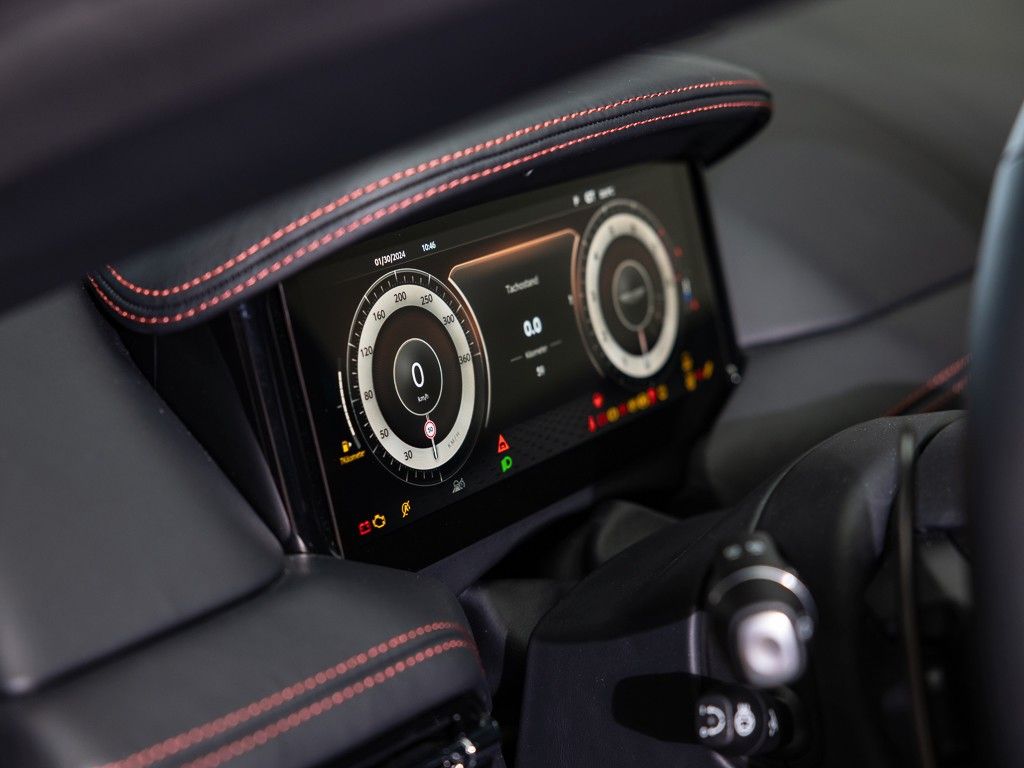 Aston Martin DB12 2025