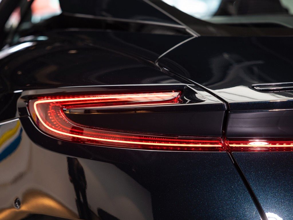 Aston Martin DB12 2025