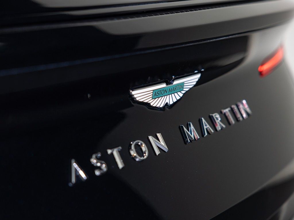 Aston Martin DB12 2025