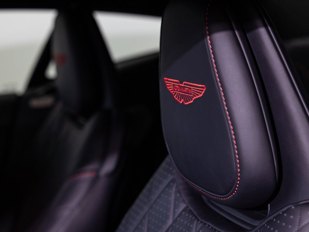 Aston Martin DB12 2025