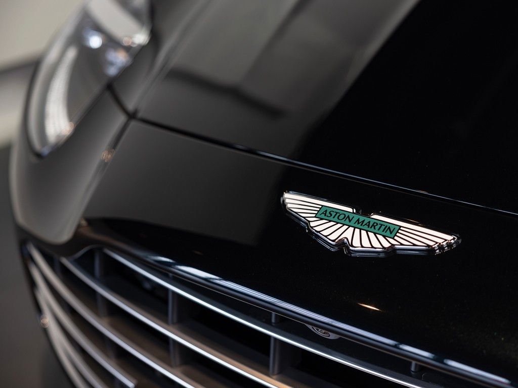 Aston Martin DB12 2025