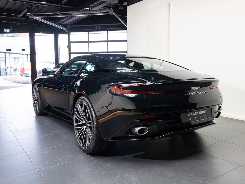 Aston Martin DB12 2025