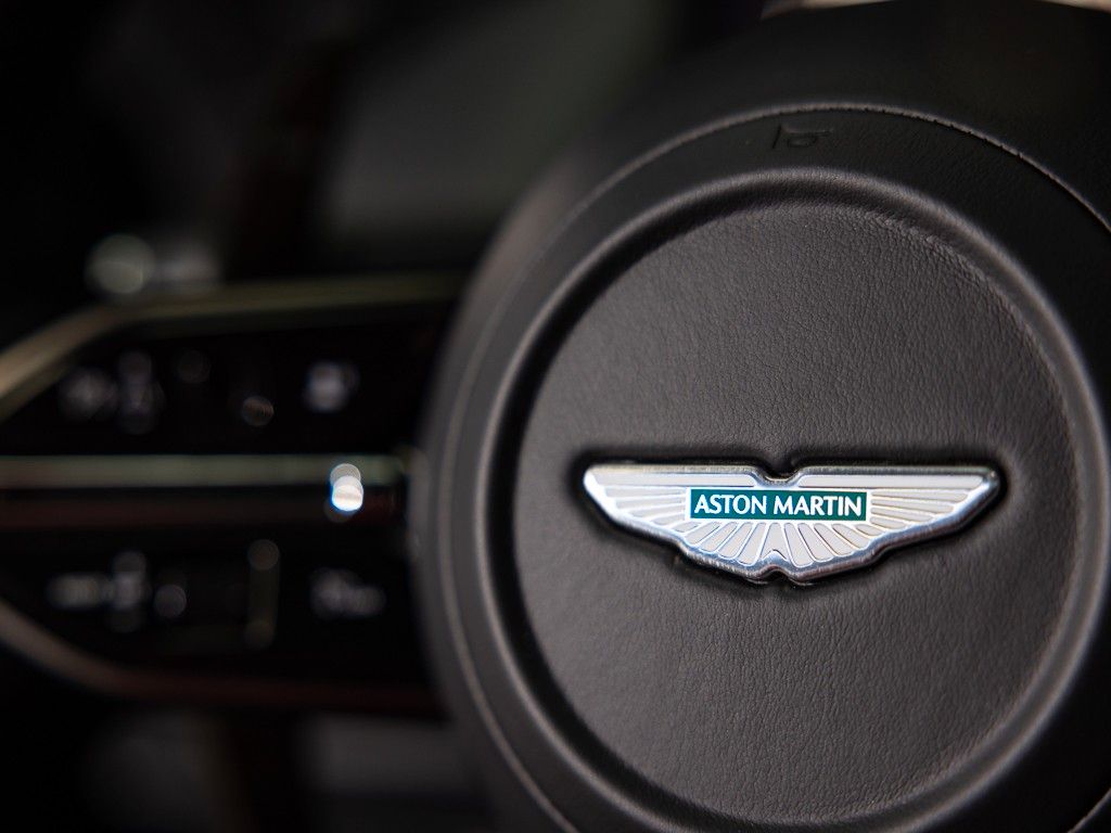 Aston Martin DB12 2025