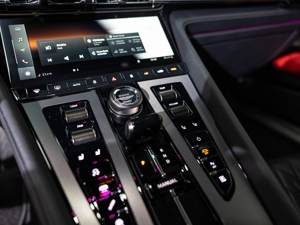 Aston Martin DB12 2025