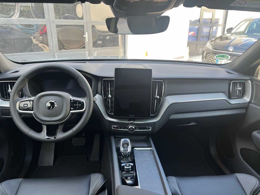 Volvo XC60 2025