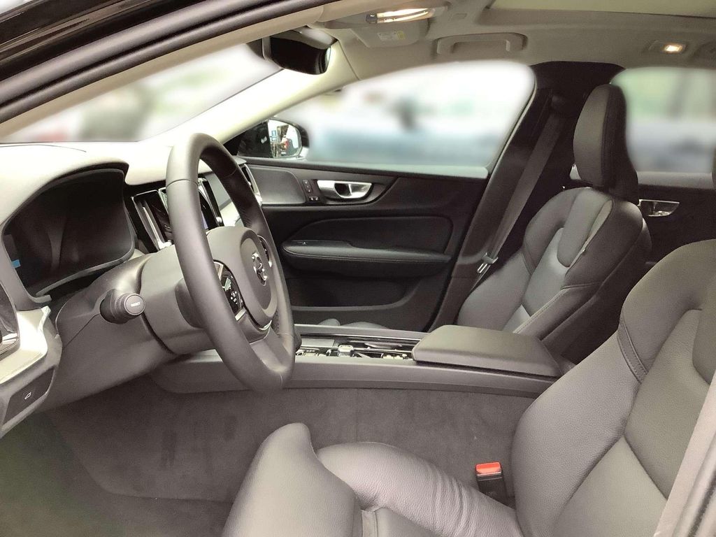 Volvo V60 2025