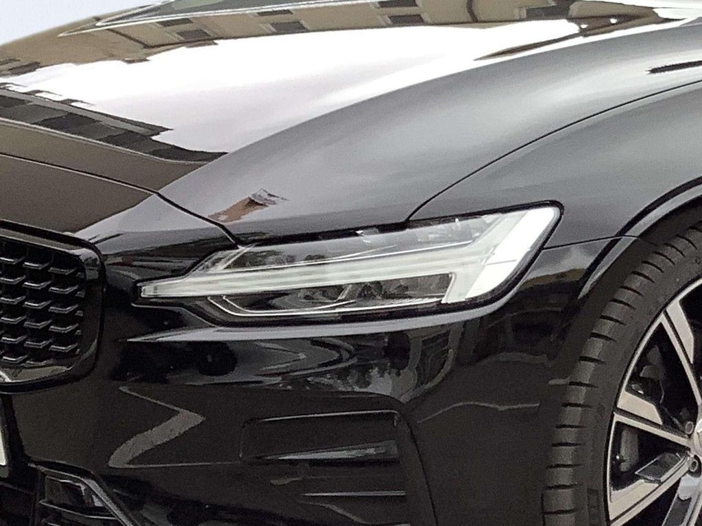 Volvo V60 2025