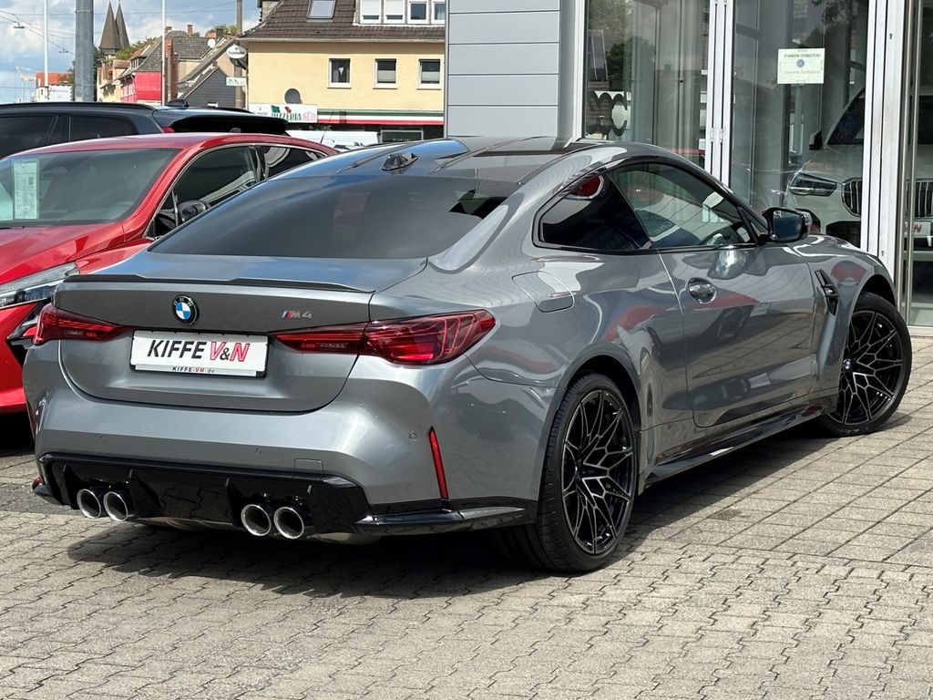BMW M4 2025