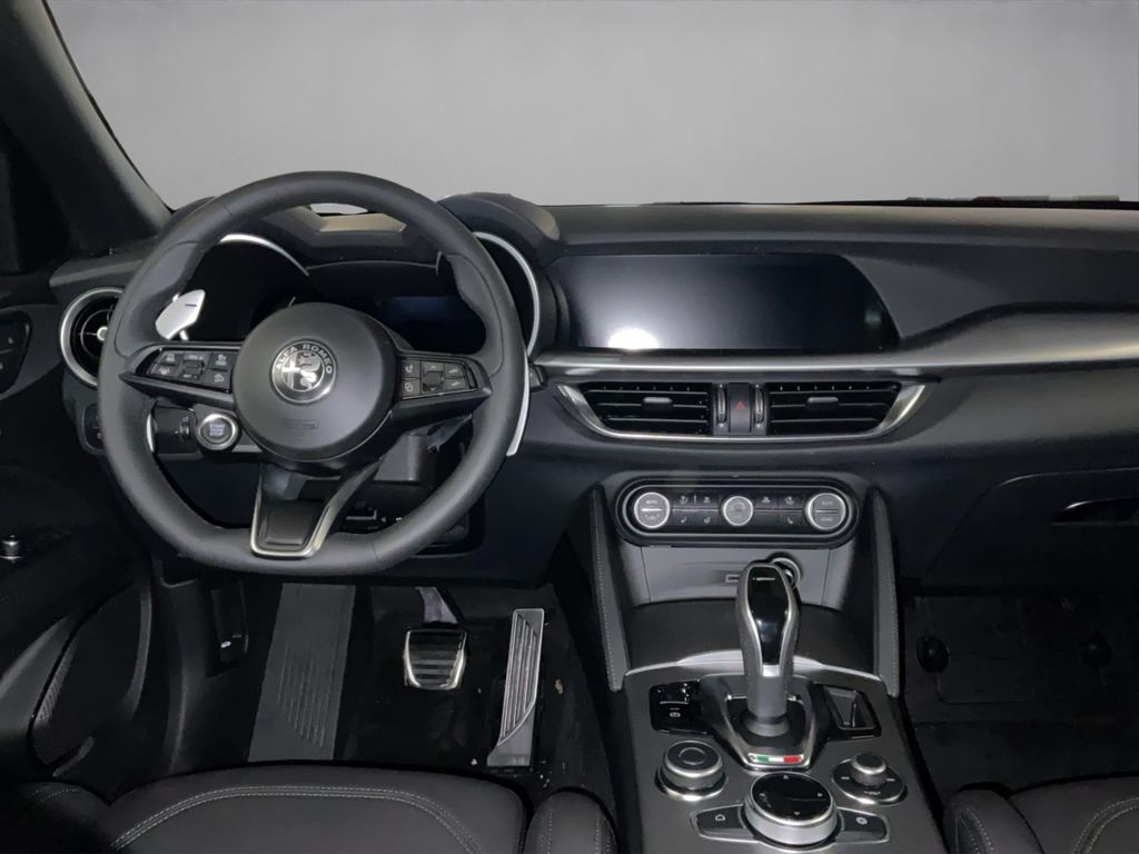 Alfa Romeo Stelvio 2025