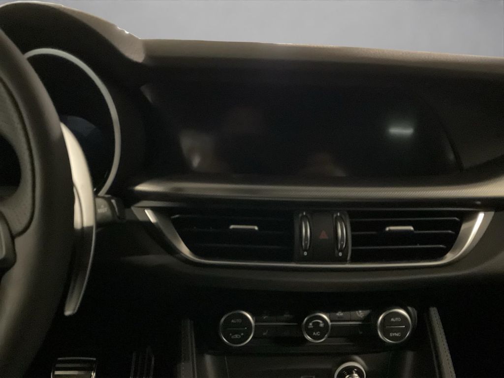 Alfa Romeo Stelvio 2025