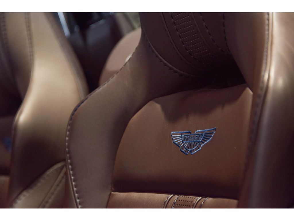 Aston Martin V8 Vantage 2022