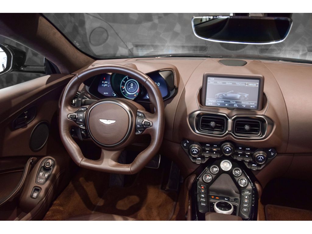 Aston Martin V8 Vantage 2022