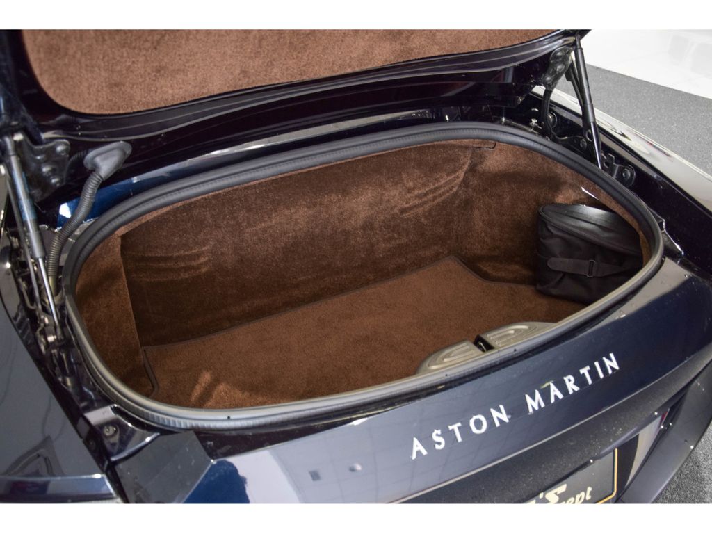 Aston Martin V8 Vantage 2022