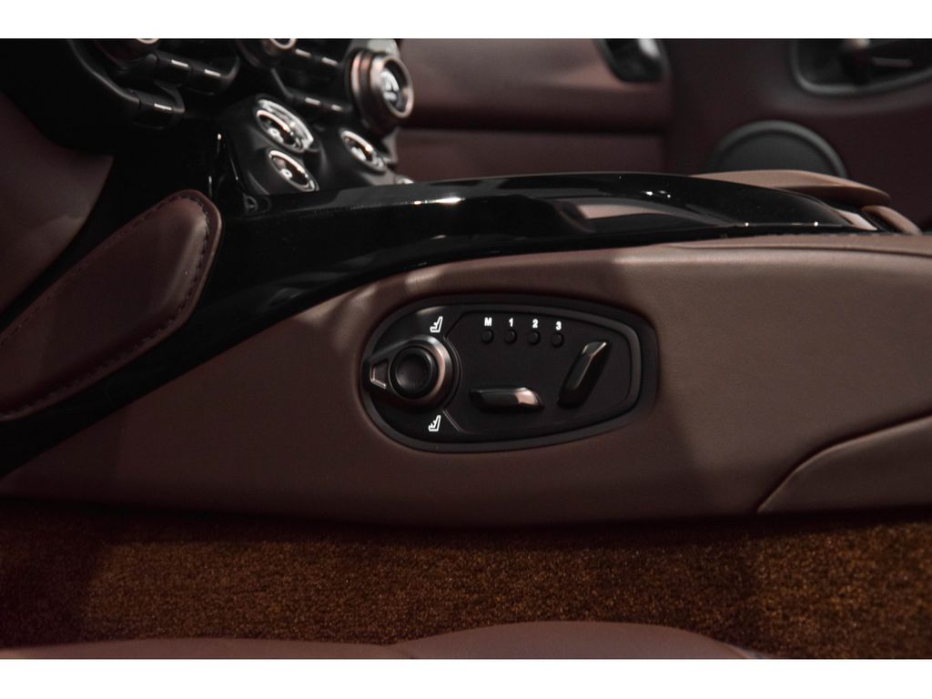 Aston Martin V8 Vantage 2022