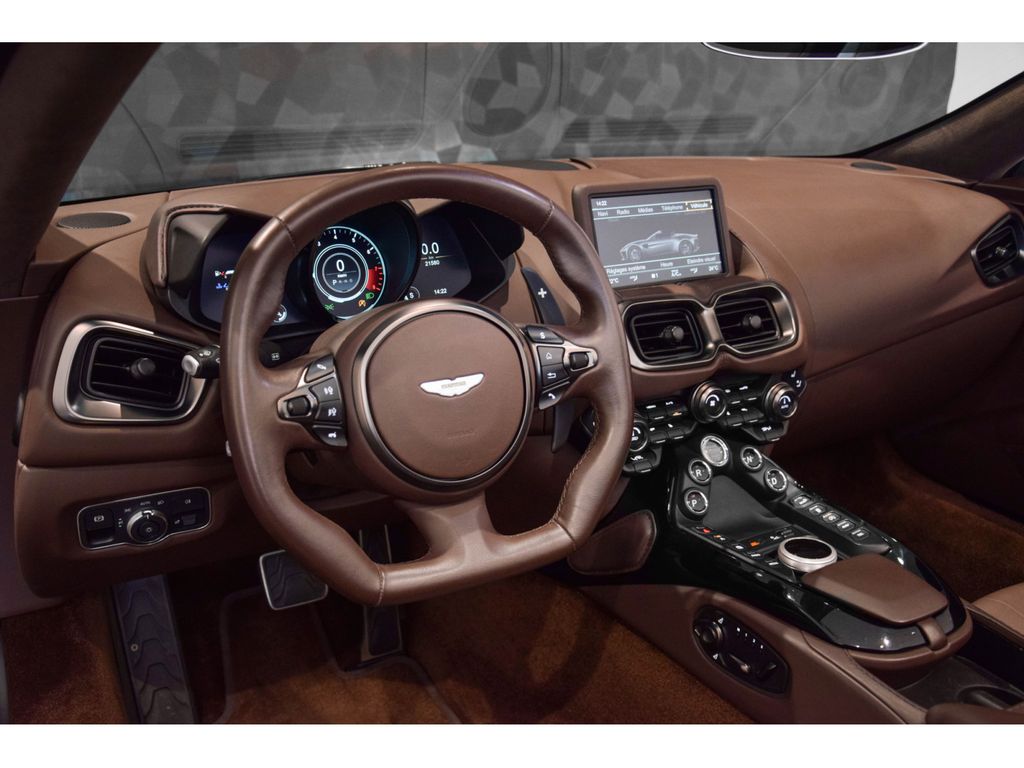 Aston Martin V8 Vantage 2022