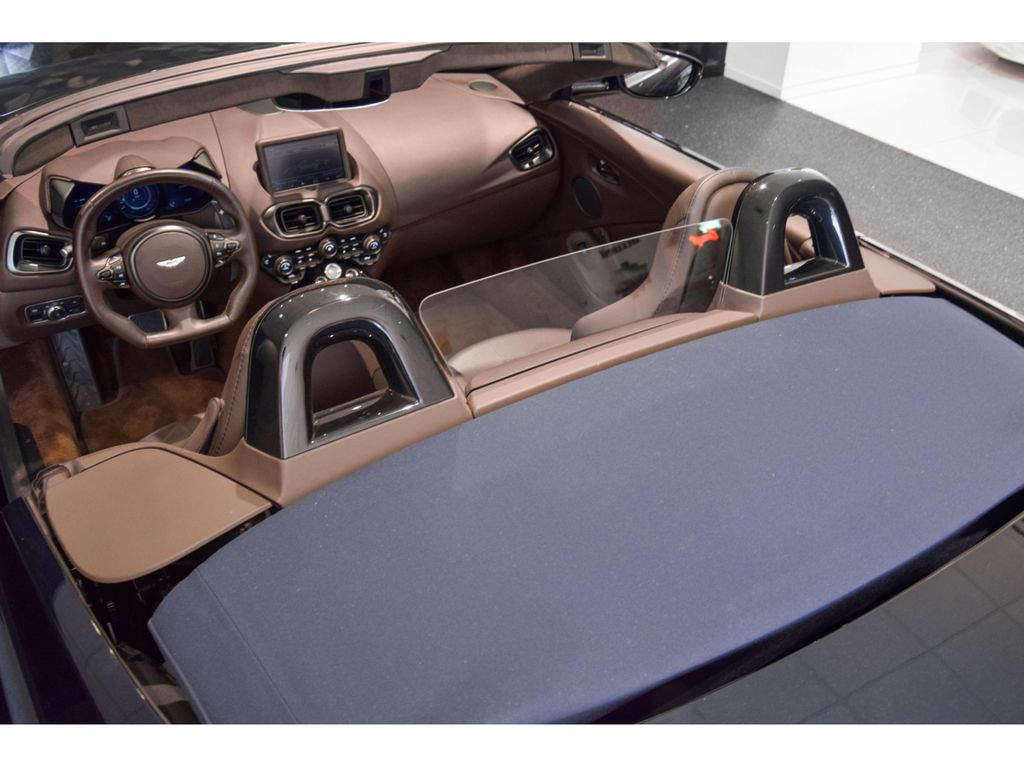 Aston Martin V8 Vantage 2022