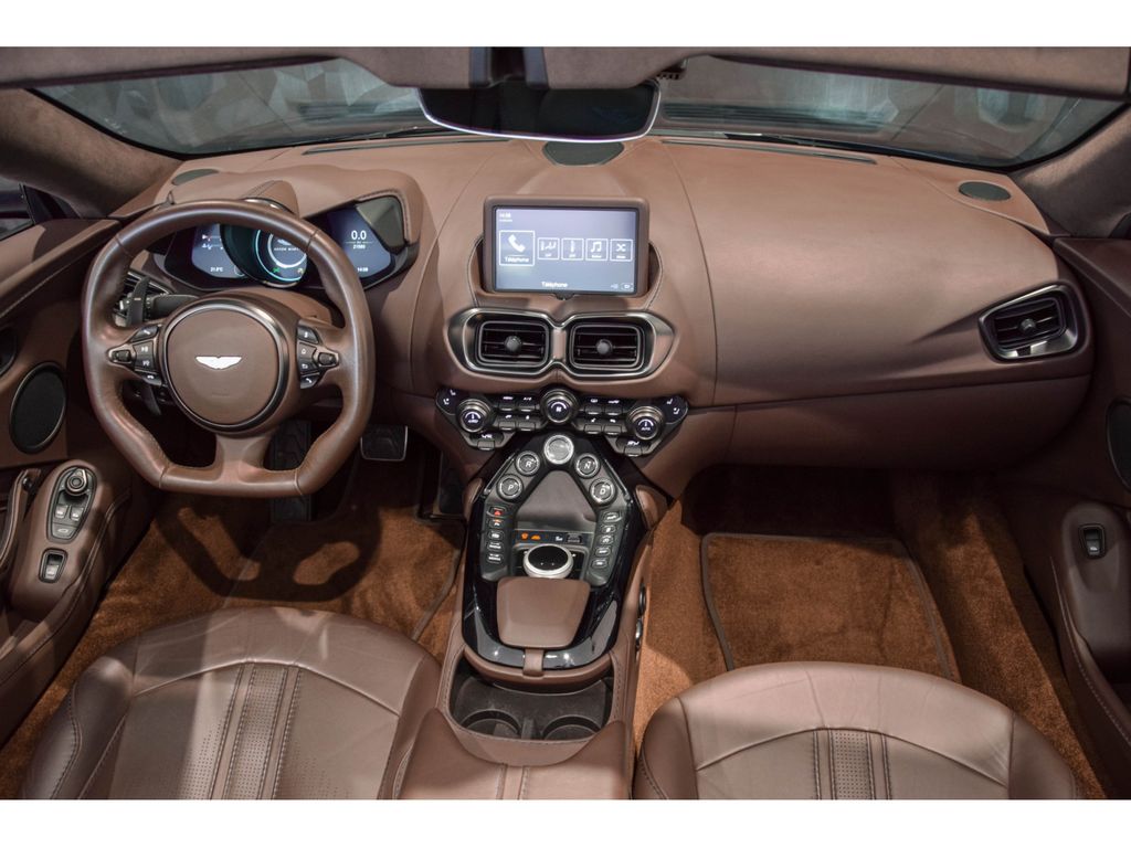 Aston Martin V8 Vantage 2022