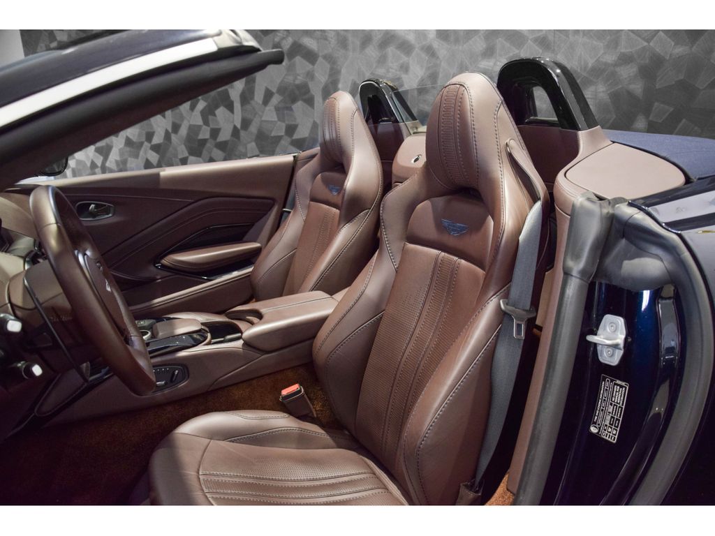 Aston Martin V8 Vantage 2022