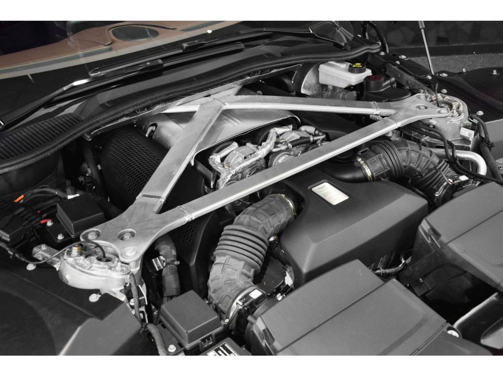 Aston Martin V8 Vantage 2022