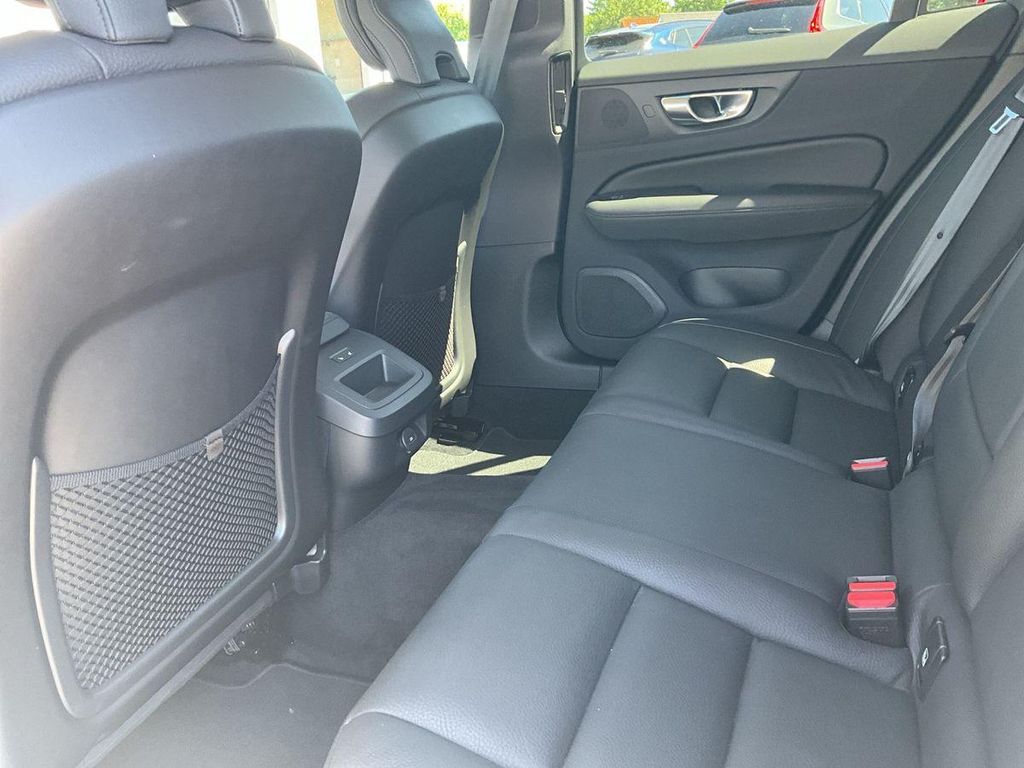 Volvo V60 2024