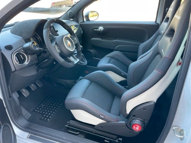 Abarth 695 2022