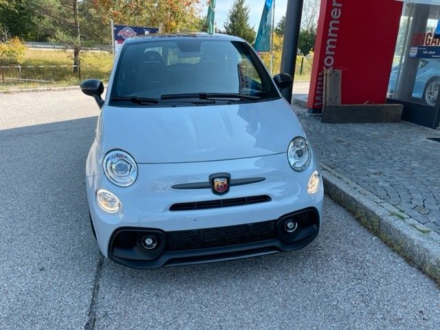 Abarth 695 2022