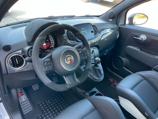 Abarth 695 2022