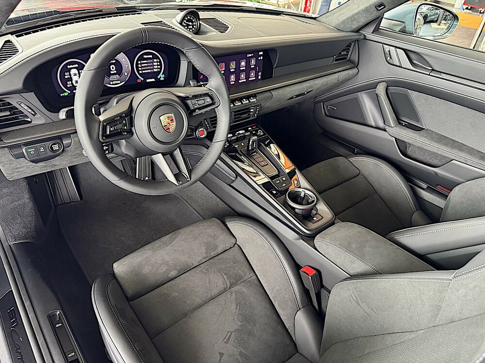 Porsche 992 2025