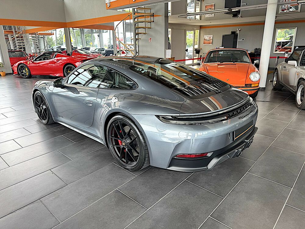 Porsche 992 2025