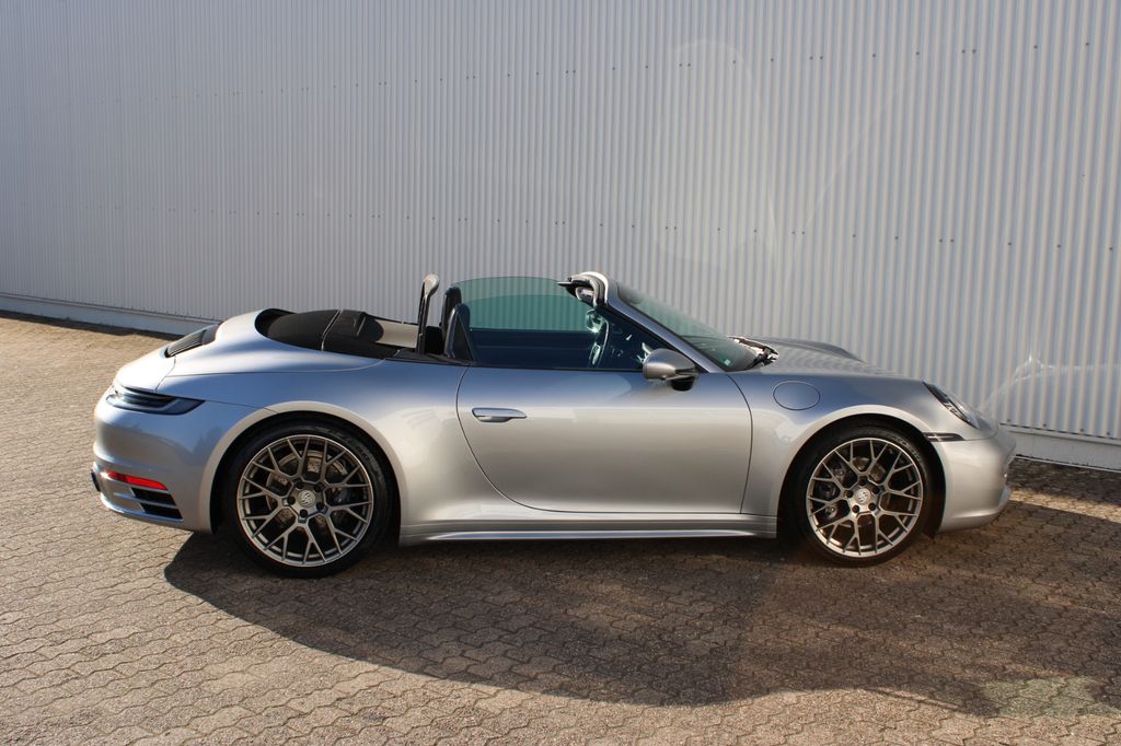 Porsche 992 2023