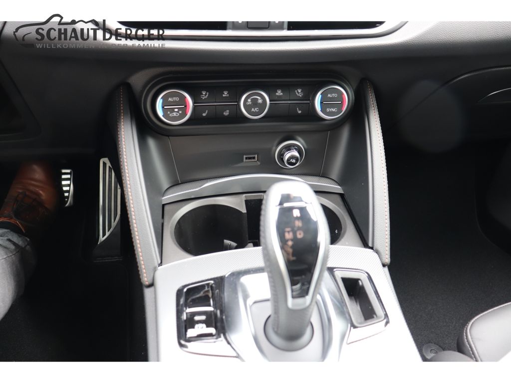 Alfa Romeo Stelvio 2025